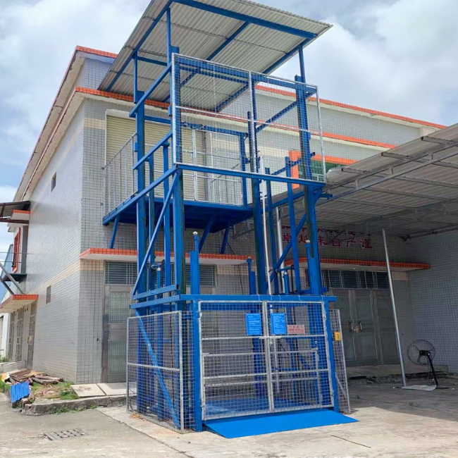 枣庄建材厂室外升降货梯安装